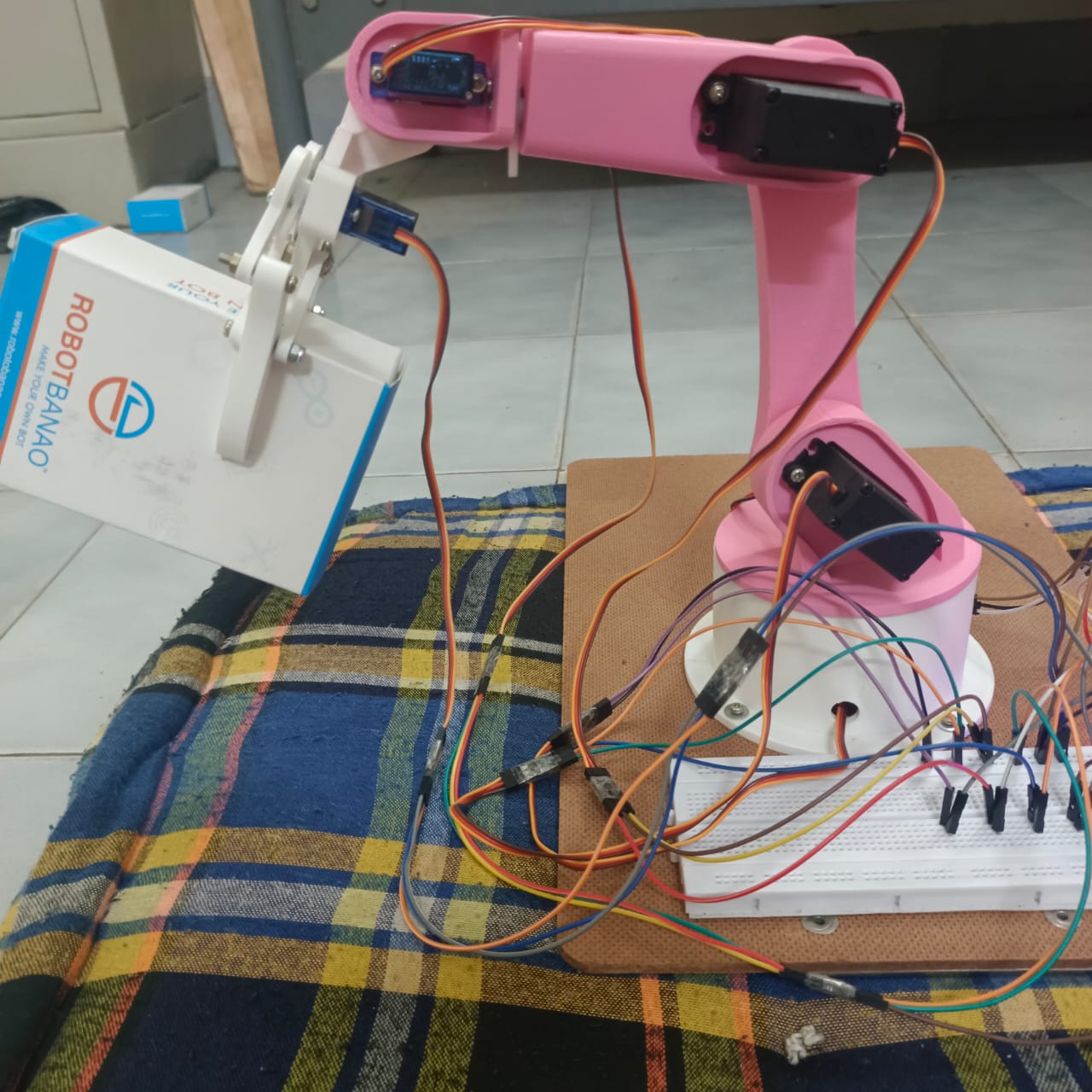 5DOF Robotic Arm + Bluetooth App